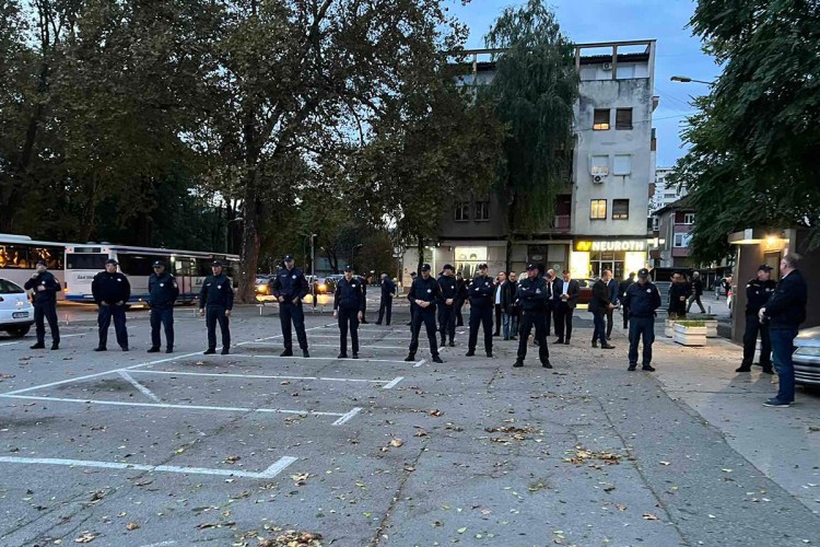 Drama u Banjaluci: Počela deložacija parkinga “Autoprevoza”, prisutan veliki broj policije