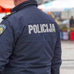 Policija zaustavila vozača dok je suvozač šmrkao kokain