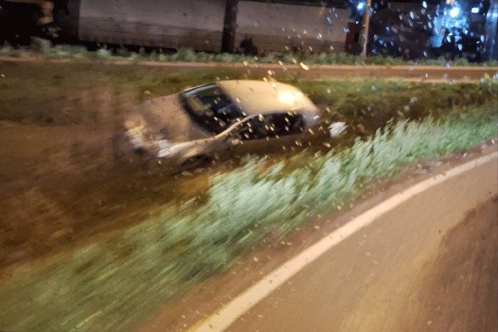 Saobraćajna nesreća kod Prijedorske petlje, autom sletio sa puta