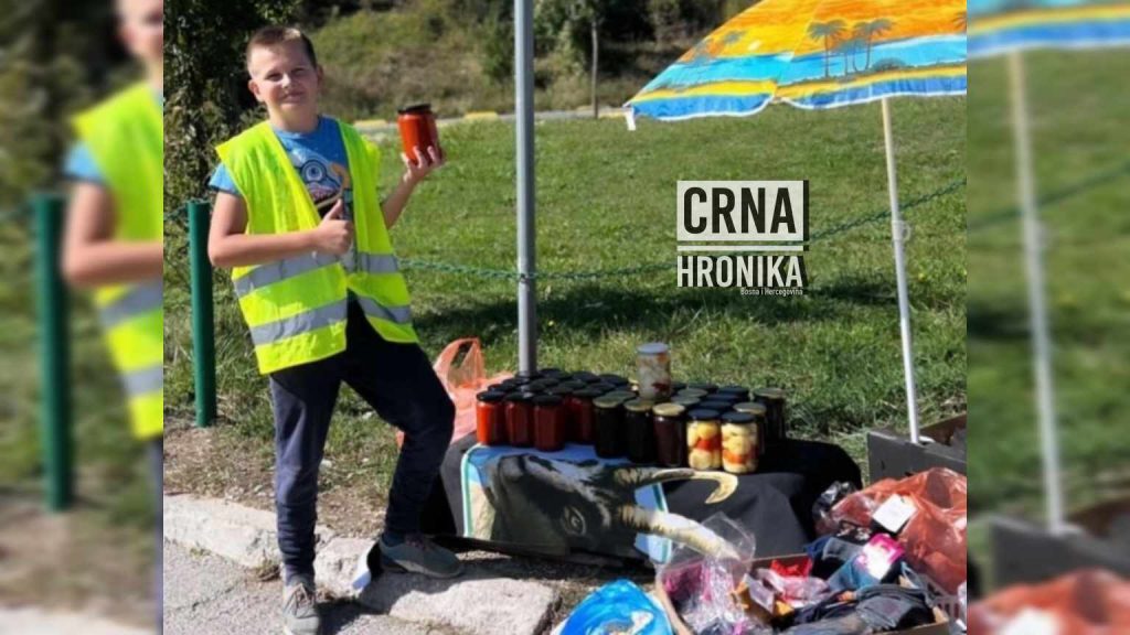 Dječak (12) u Sarajevu prodaje ajvar i zimnicu kako bi skupio novac za roditelji