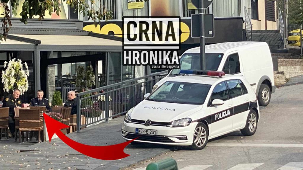 Cirkus na FB zbog bahatih policajaca u Konjicu: “Nepropisno parkirali službeno vozilo da popiju kafu na suncu”