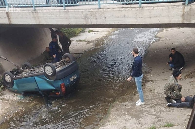 Automobilom pali s mosta u korito rijeke u Zenici: Povrijeđene dvije osobe