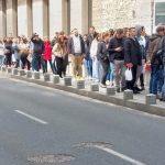 Jedni u redovima za pomoć EU-a kako bi preživjeli zimu, drugi za vize kako bi otišli