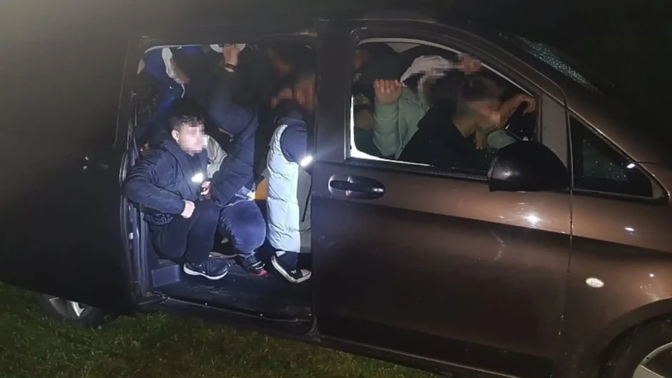 Bosanac “ugurao” čak 22 migranta u svog Mercedesa