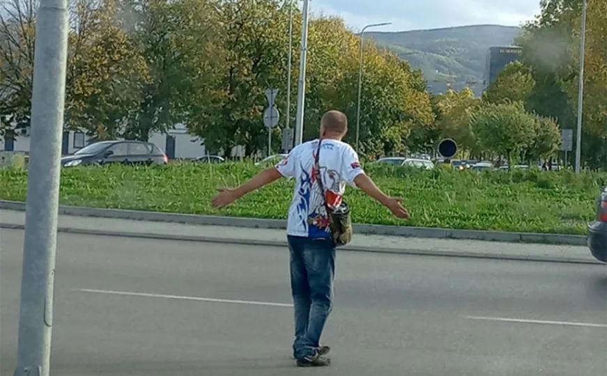 Muškarac u Banja Luci glumio policajca i napravio saobraćajni kolaps u gradu