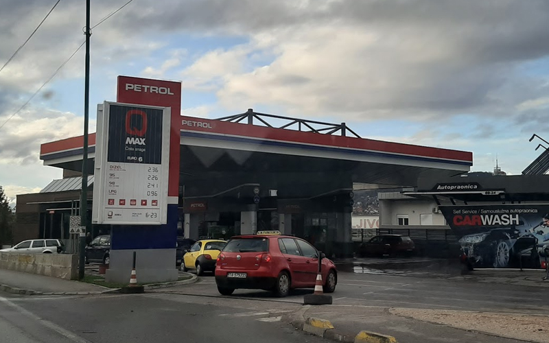 Sarajevo: Neko uz prijetnju pištoljem opljačkao Petrol na tranzitu