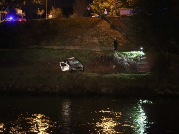 Teška nesreća u Banja luci: Vozilo završilo u Vrbasu