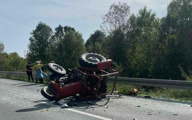 Žena traktorom krenula po dijete u školu pa se prevrnula