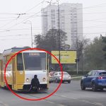 Sarajevski srednjoškolci se kače na tramvaje