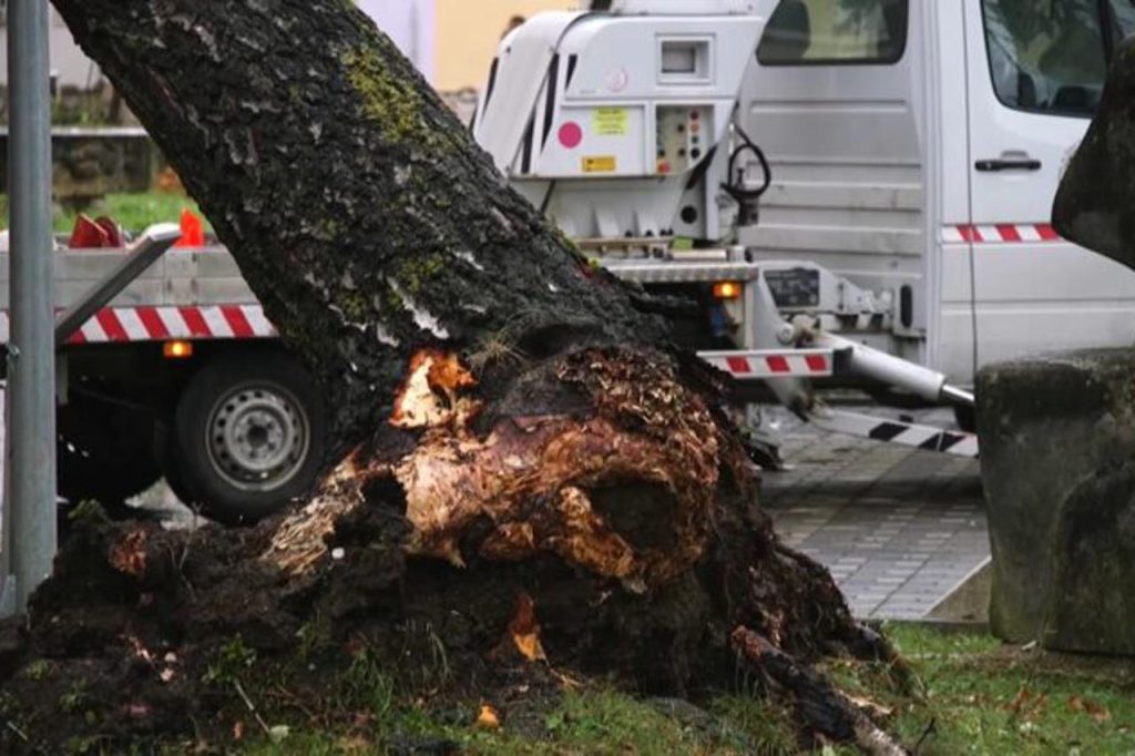 Posljedice nevremena u BiH: Pričinjena materijalna štata, ima i povrijeđenih