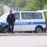 Prnjavor: Policija prilikom rutinske kontrole otkrila mačetu, nož i metalne šipke