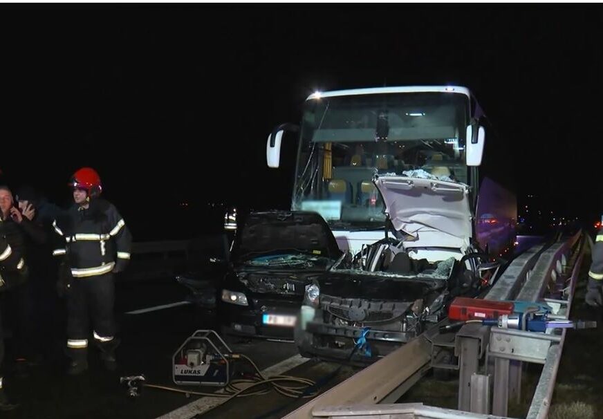 Jedna osoba nastradala: Vozila smrskana u lančanom sudaru