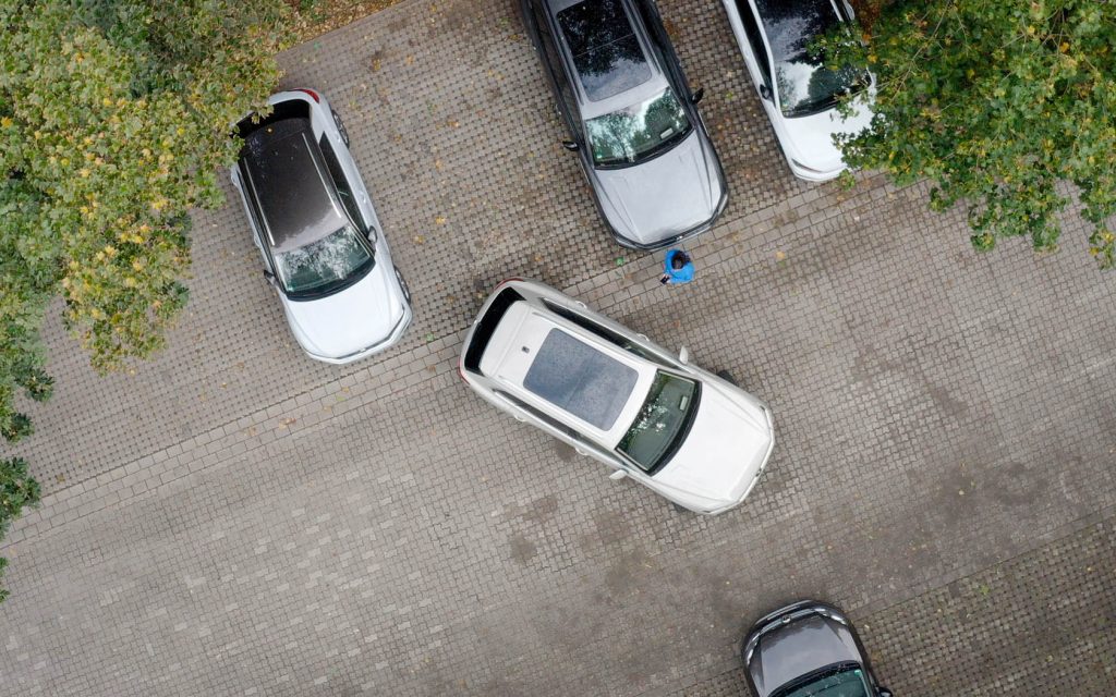 Od školskog igrališta napravili parking