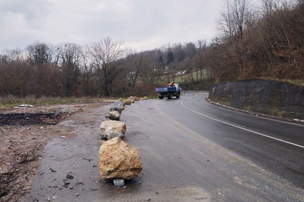 Postavljene kamene prepreke: Sanirana deponija na putu za Manjaču