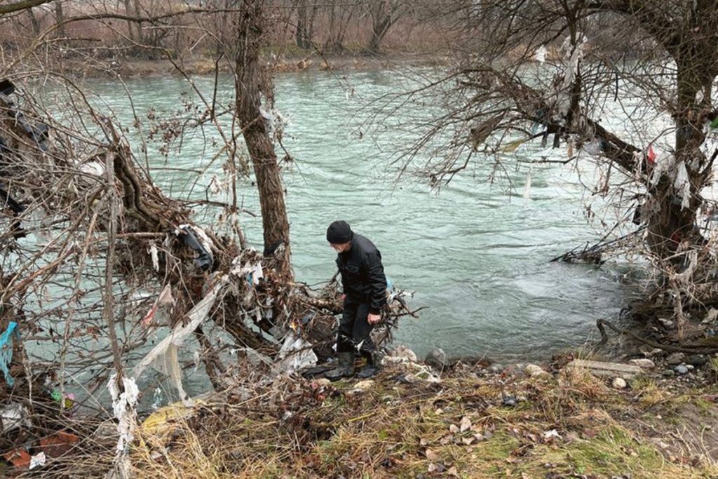 Težak prizor iz Prijepolja: Otac, skrhan bolom, uzaludno traži sina duž obale rijeke