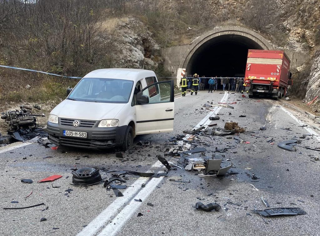 U teškoj nesreći na M17 u tunelu Vidikovac poginuo 24-godišnjak