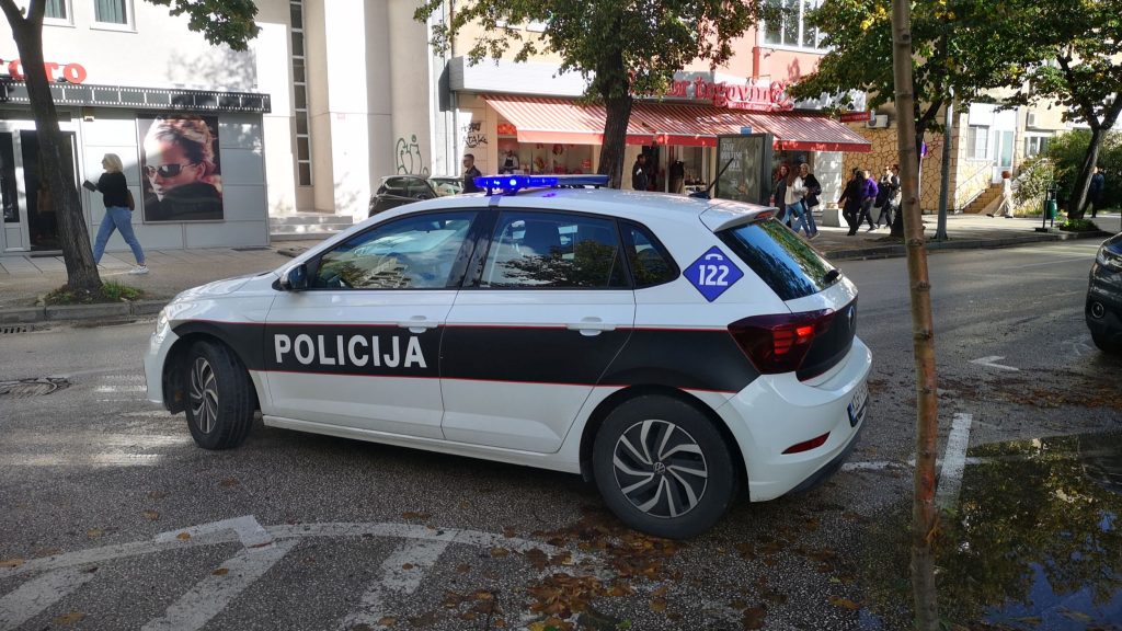 Policijska stanica Bužim provodi kampanju “Poštuj život ne oružje”