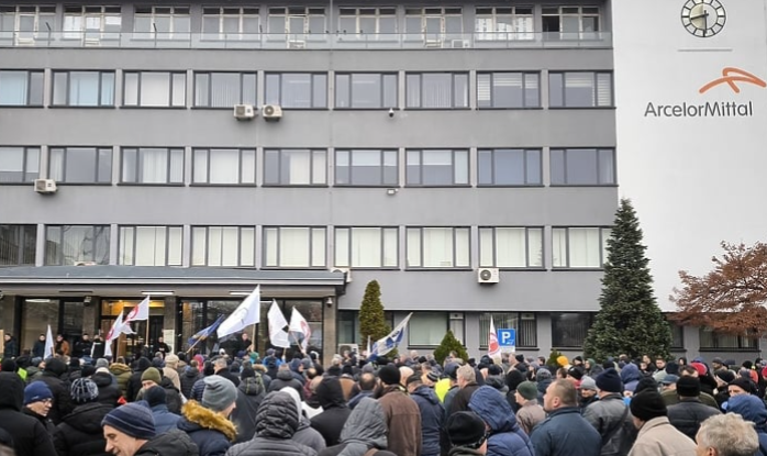 Radnici ArcelorMittala uprkos prijetnjama otkazima održali proteste pred kompanijom