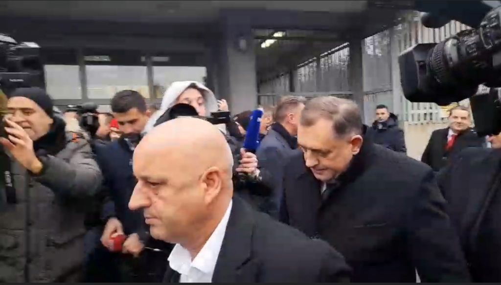 (VIDEO) Dodik došao pred Sud BiH i morao ući na glavni ulaz