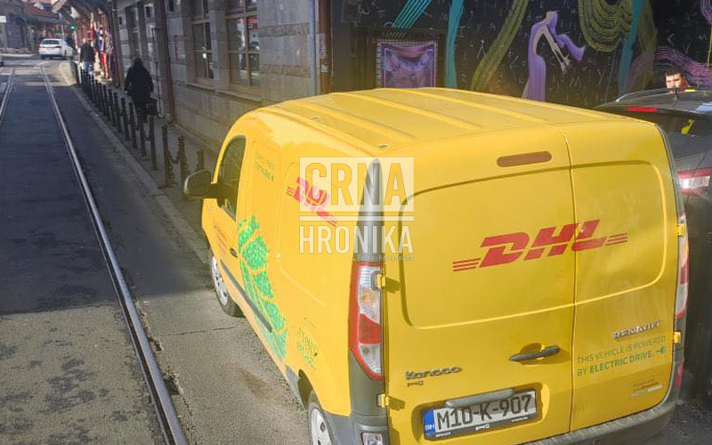 Blokiran tramvajski saobraćaj u Sarajevu, čeka se da vozač DHL-a dostavi poštu