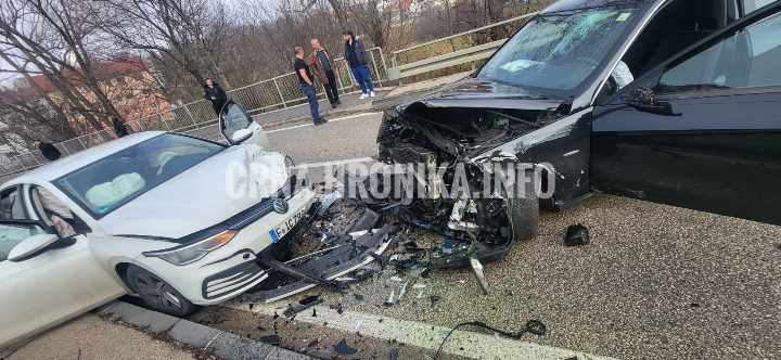 (FOTO) Detalji nesreće na Šujici: “U sudaru učestvovala 3 automobila iz Njemčke i 1 iz BiH”