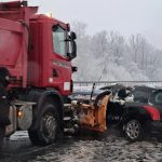 Na autoputu došlo do sudara grtalice i automobila