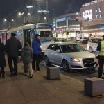 Sarajlija parkirao Audi na šine ispred SCC-a, policija ga kaznila