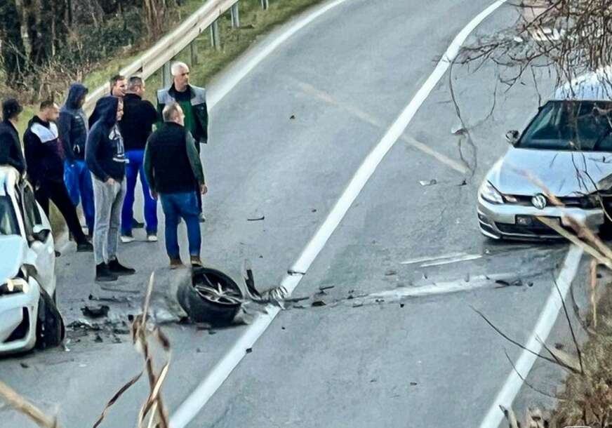 Udes BMW-a VW-a na putu Bijeljina Zvornik: “Na automobilu otpali točkovi”