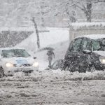 Snježno nevrijeme paralizira Sloveniju: Metar i po snijega u Kredarici, problemi u saobraćaju i bez struje