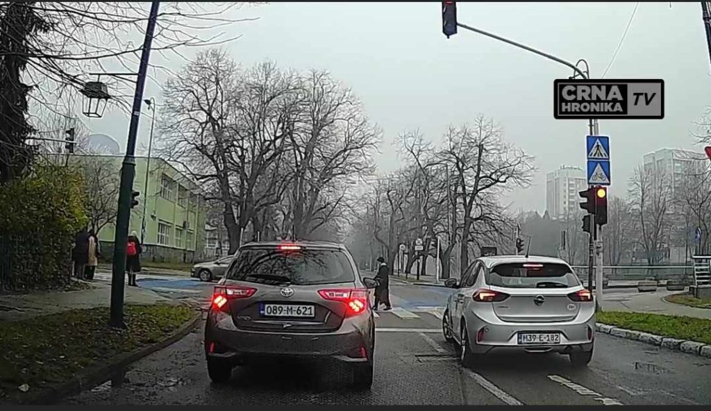 (VIDEO) Vozač Opela upravljao po biciklističoj stazi i zamalo udario vozača romobila u Sarajevu