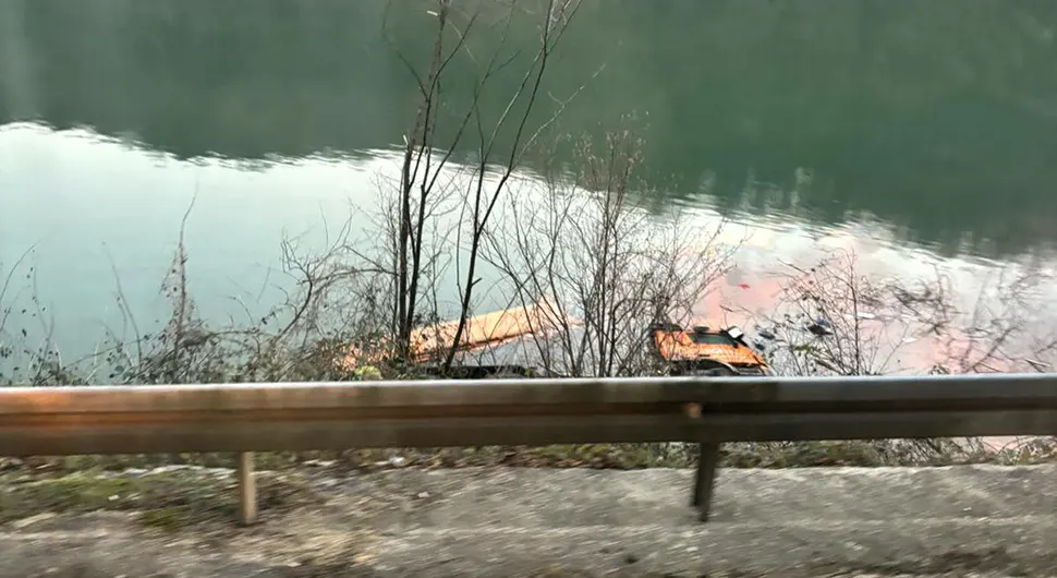 Teška saobraćajna nesreća na putu Banjaluka-Jajce: “Kamion završio u Vrbasu”