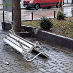 Oštećene klupe, razbijeni izlozi: Vandalizam nakon proslave Nove godine