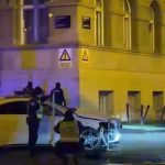 Više policijskih vozila jurilo slupani Mercedes