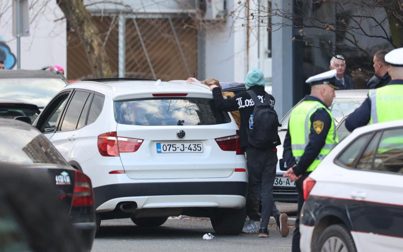 Hapšenje na Brčanskoj Malti: Vozač BMW-a bježeći od policije im se zabio u vozilo