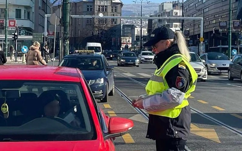 Sarajevska policija od Tuzlaka oduzela Fiata Punta zbog 22.000 KM neplaćenih kazni