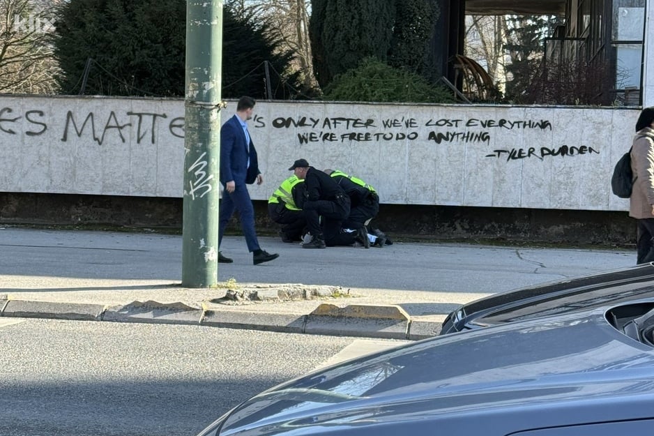 (FOTO) Pogledajte kako su pripadnici MUP-a priveli opasnog i naoružanog muškarca