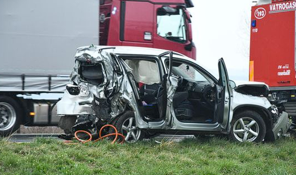 U Hrvatskoj se sudarili automobil i kamion: Dvoje poginulo