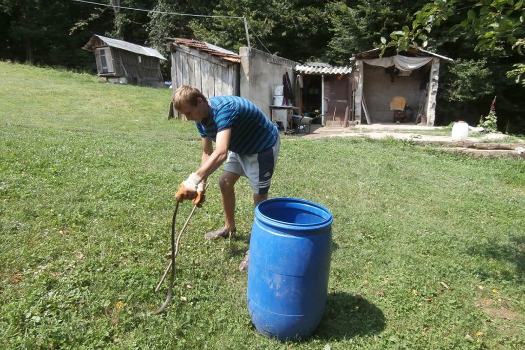 Na izletištu u Sanskom Mostu snimio pet poskoka