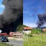 (FOTO) Veliki požar u Srebreniku: “Diže se gusti crni dim, policija i vatrogasci na terenu”