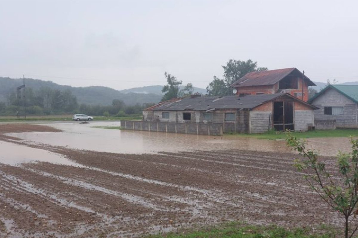 Poplave u Novom Gradu: Bujice večeras zahvatile stambene i poslovne objekte