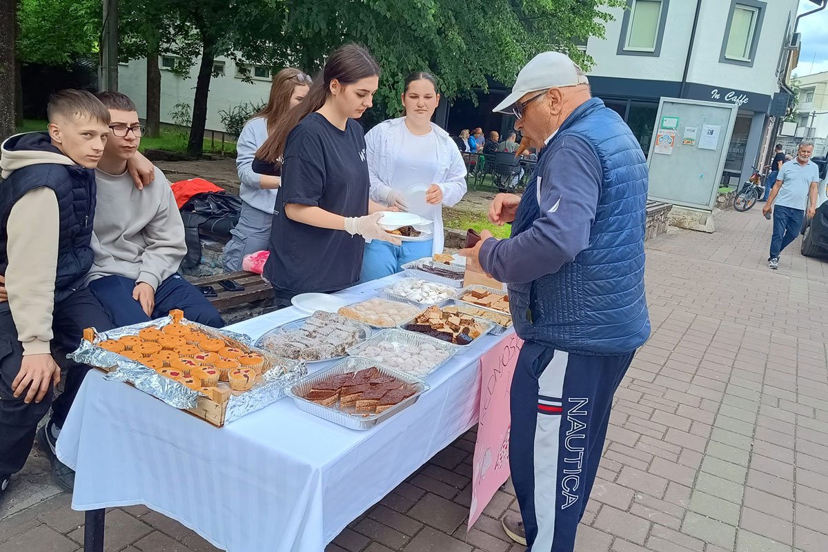 Učenici iz Sanskog Mosta skupljaju novac za sugađanina koji treba ići na operaciju