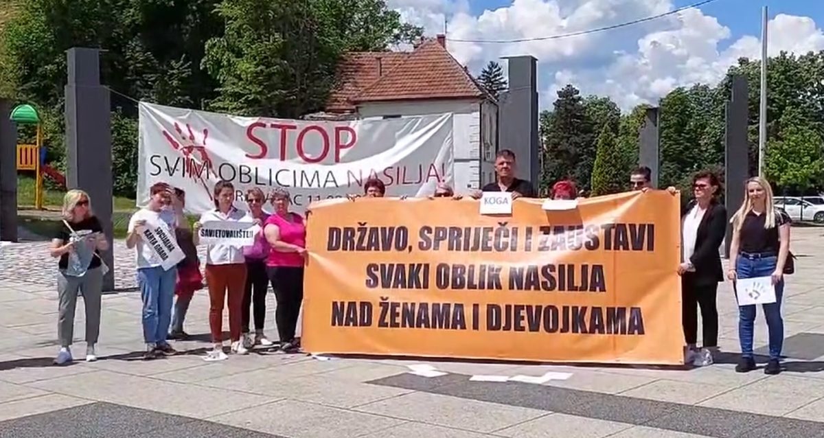 Protest protiv nasilja u Gradačcu: Građani se okupili na Trgu Alije Izetbegovića