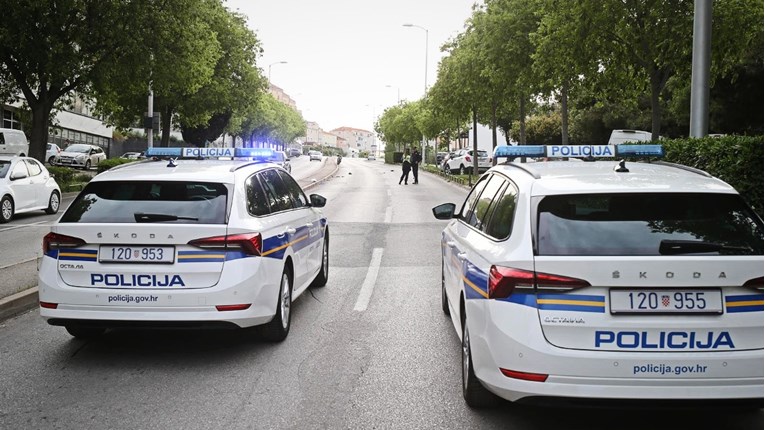 U Splitu udario ženu šakom u glavu jer mu je ušla u traku bez žmigavca