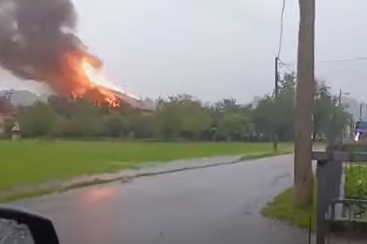 Snažno nevrijeme u Hrvatskoj: Grom zapalio kuću