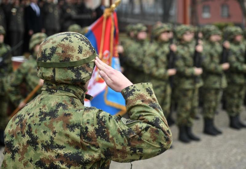 Neugodna iznenađenja: Pozivnice na vratima vojnih obveznika u Srbiji