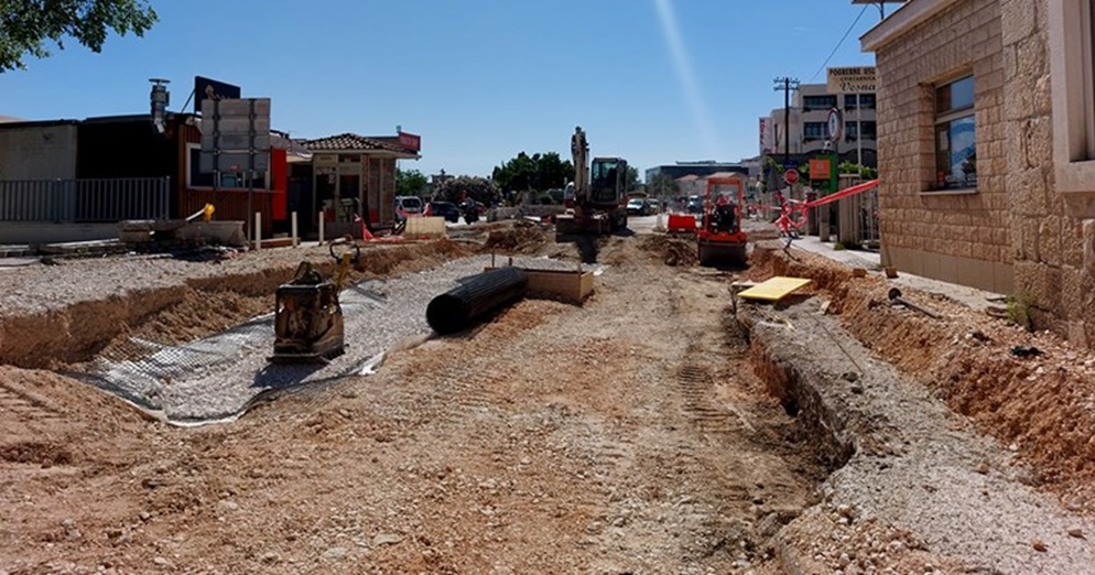 Ovako izgleda Trogir, sve je raskopano, ljudi bijesni: Turisti iznenađeni ulicama