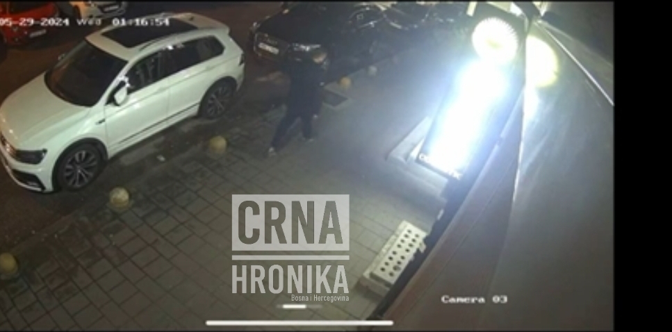 (VIDEO) Neko polupao portale na frizerskom salonu u Sarajevu: Prepoznajete li muškarce?