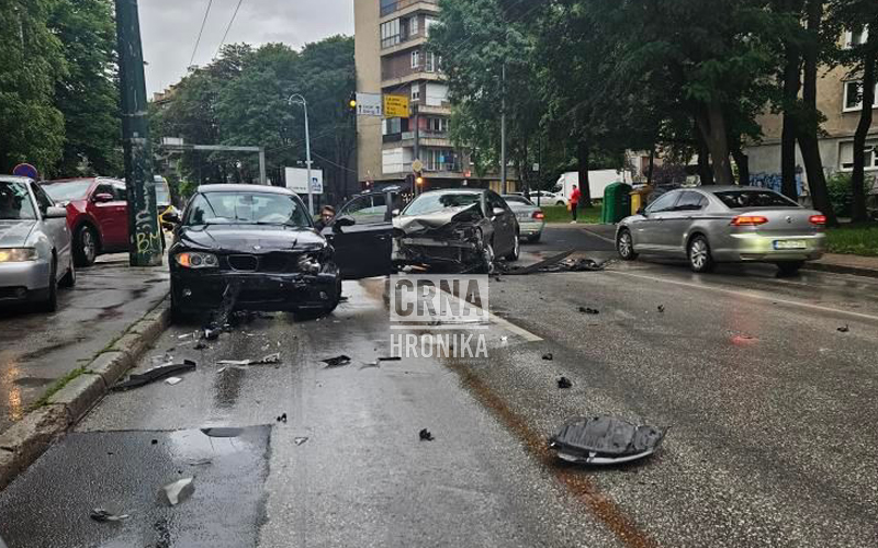 Sarajevo: Težak sudar na Kovačićima, na automobila materijalna šteta