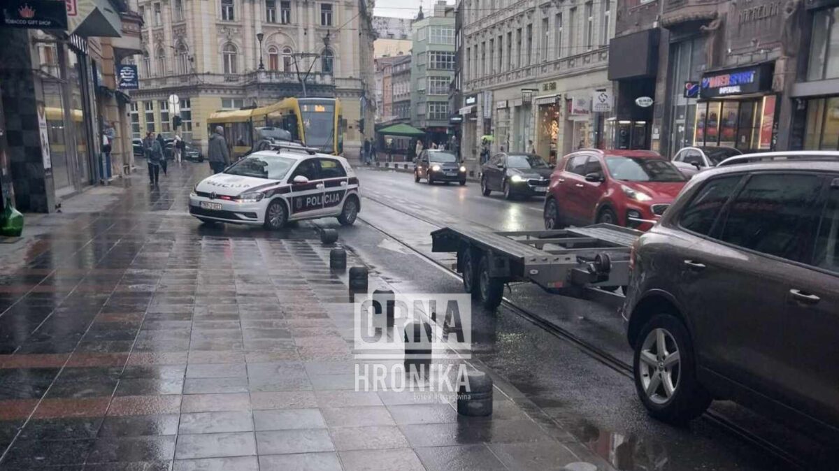 Tramvajski saobraćaj opet u zastoju zbog automobila na šinama kod Vječne vatre