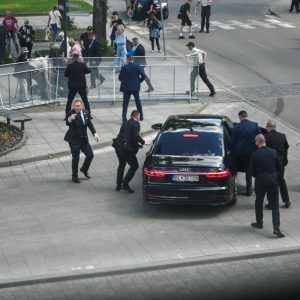 Pojavio se video sa mjesta atentata: 71-godišnjak pogodio premijera